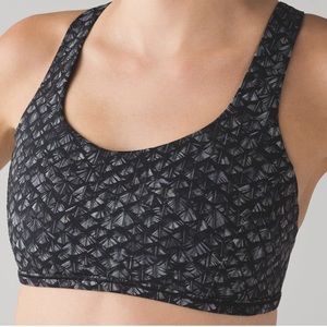 Lululemon bra size 8 NWT!